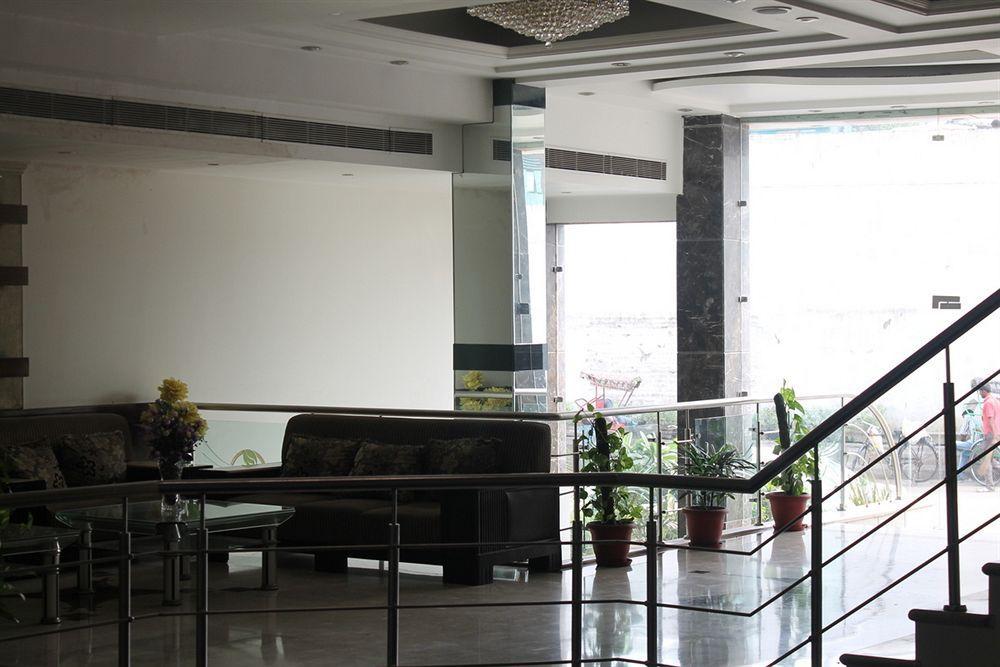 Hotel Shipra International Nuova Delhi Esterno foto