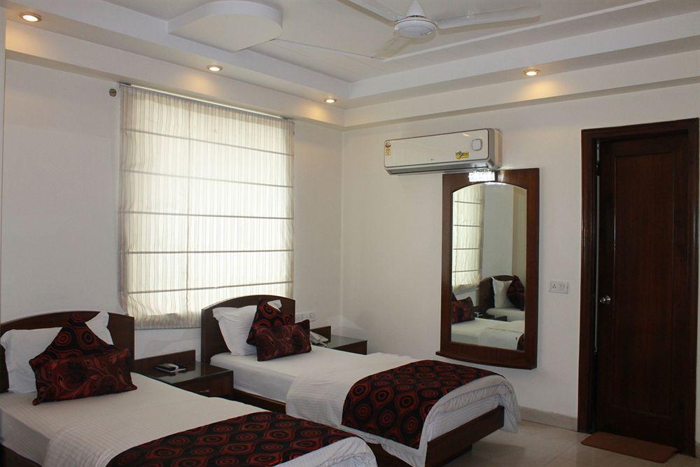 Hotel Shipra International Nuova Delhi Esterno foto