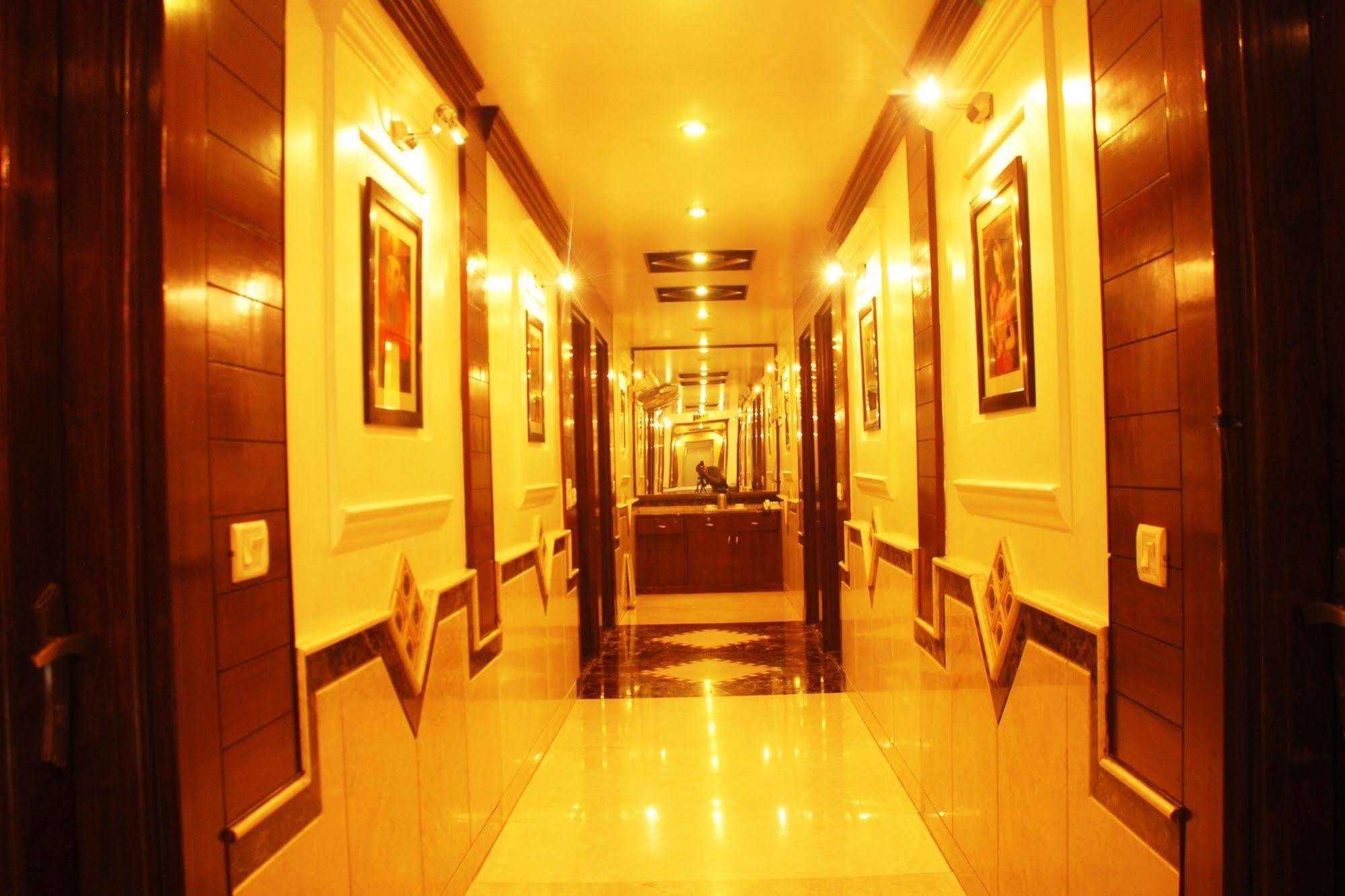 Hotel Shipra International Nuova Delhi Esterno foto